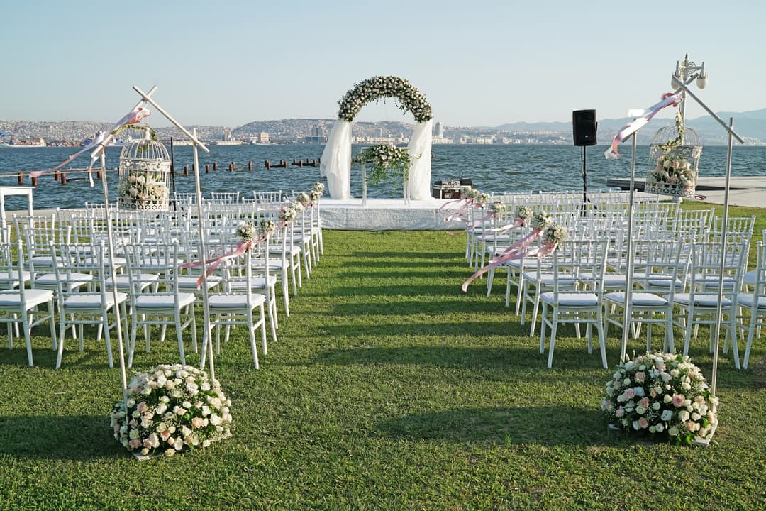 wedding ceremony arch